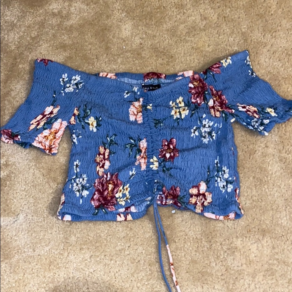Floral off-the-shoulders crop top